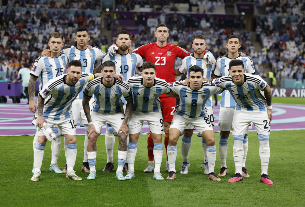 里程碑，海港中场徐新已为中国俱乐部出战200场比赛（中国俱乐部200战达成！海港中场徐新迎来职业里程碑）