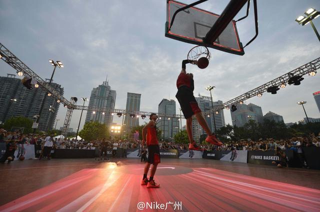 埃基蒂克：加盟利物浦生活彻底改变，成为最优秀球员需不断努力（埃基蒂克：转会利物浦改变了人生，要成顶级球员唯有不断努力）