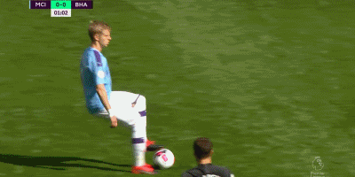 德国杯半场：屡次错失良机，荷尔斯泰因客场0-0汉堡（德国杯半场：荷尔斯泰因客场屡失良机，与汉堡0-0互交白卷）