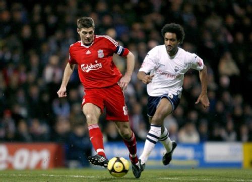 山东泰山今天下午在基地举行球迷开放日，一百多名球迷到场（山东泰山今日下午在基地举行球迷开放日，吸引百余名球迷到场）