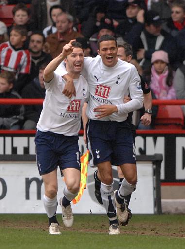 海港在亚冠已跨赛季10场不胜，上次赢球是整整一年前（亚冠赛场海港已10战未胜，距上次赢球整整一年）