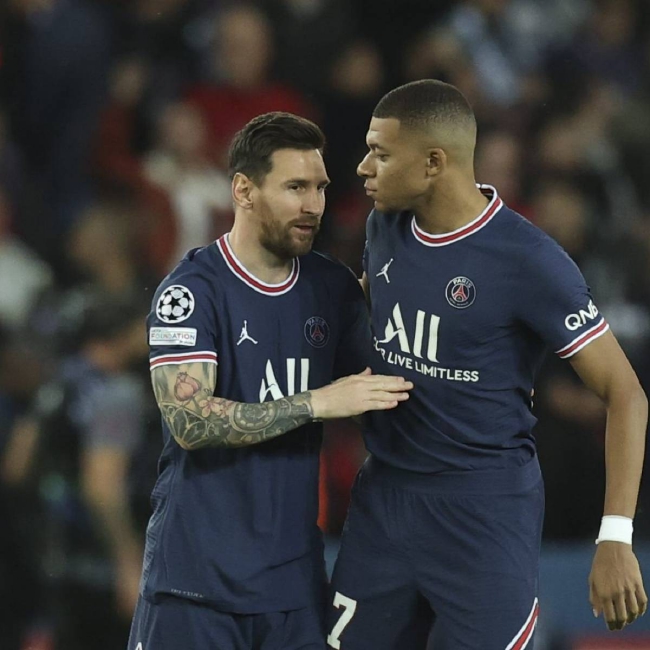 博主：国安已与范双杰续约2年，与曹永竞去年年底已续约（据博主透露，国安与范双杰续约两年，曹永竞已于去年年底完成续约）