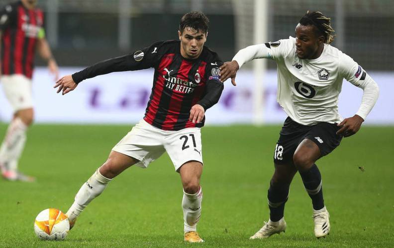 穆罕默德·萨拉赫因表现不佳和言论引发争议，被利物浦球迷认为职业生涯已结束，可能告别俱乐部。（状态低迷与言论风波，萨拉赫遭利物浦球迷视为生涯将尽，或告别红军）