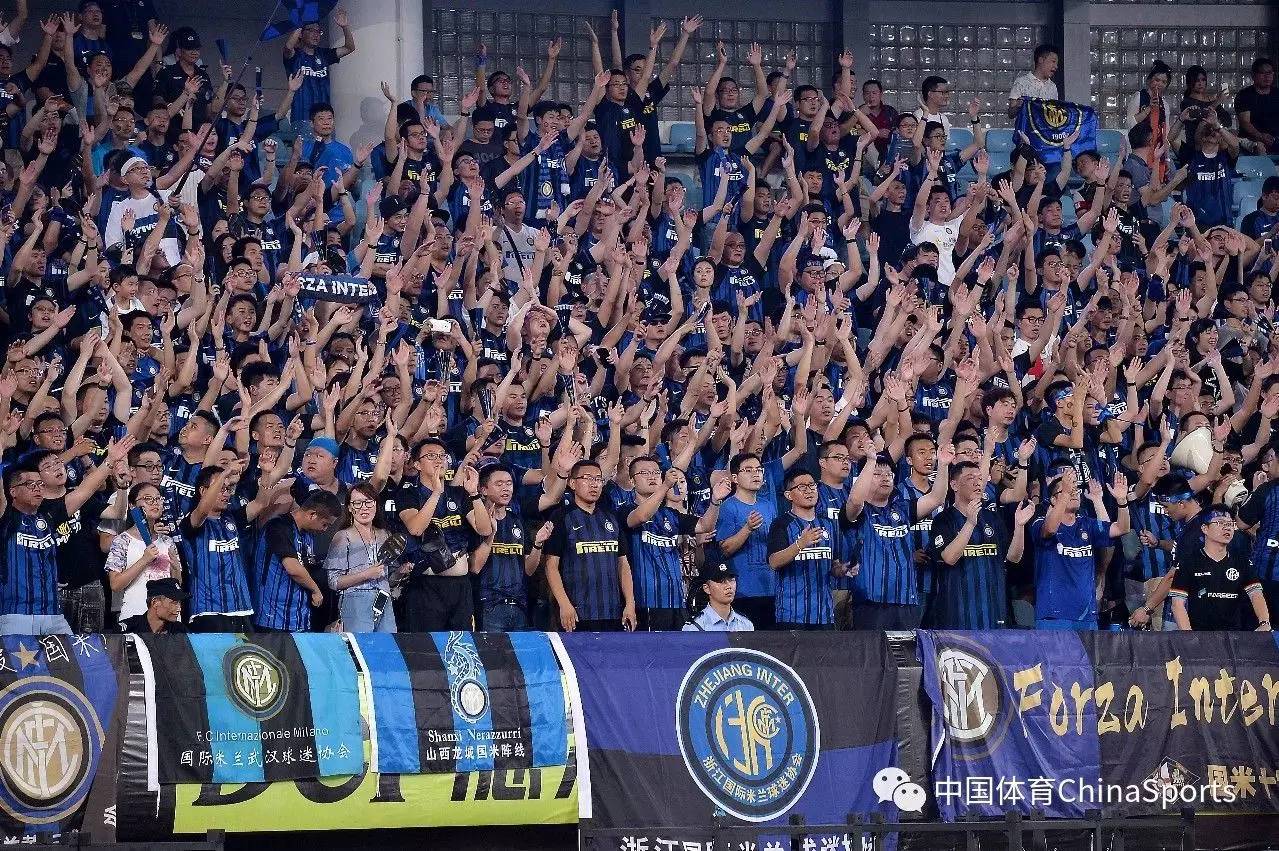 海纳：有一两家英超球队曾对孔帕尼有意，但我们是拜仁慕尼黑（海纳：英超球队也想要孔帕尼，但我们是拜仁慕尼黑）