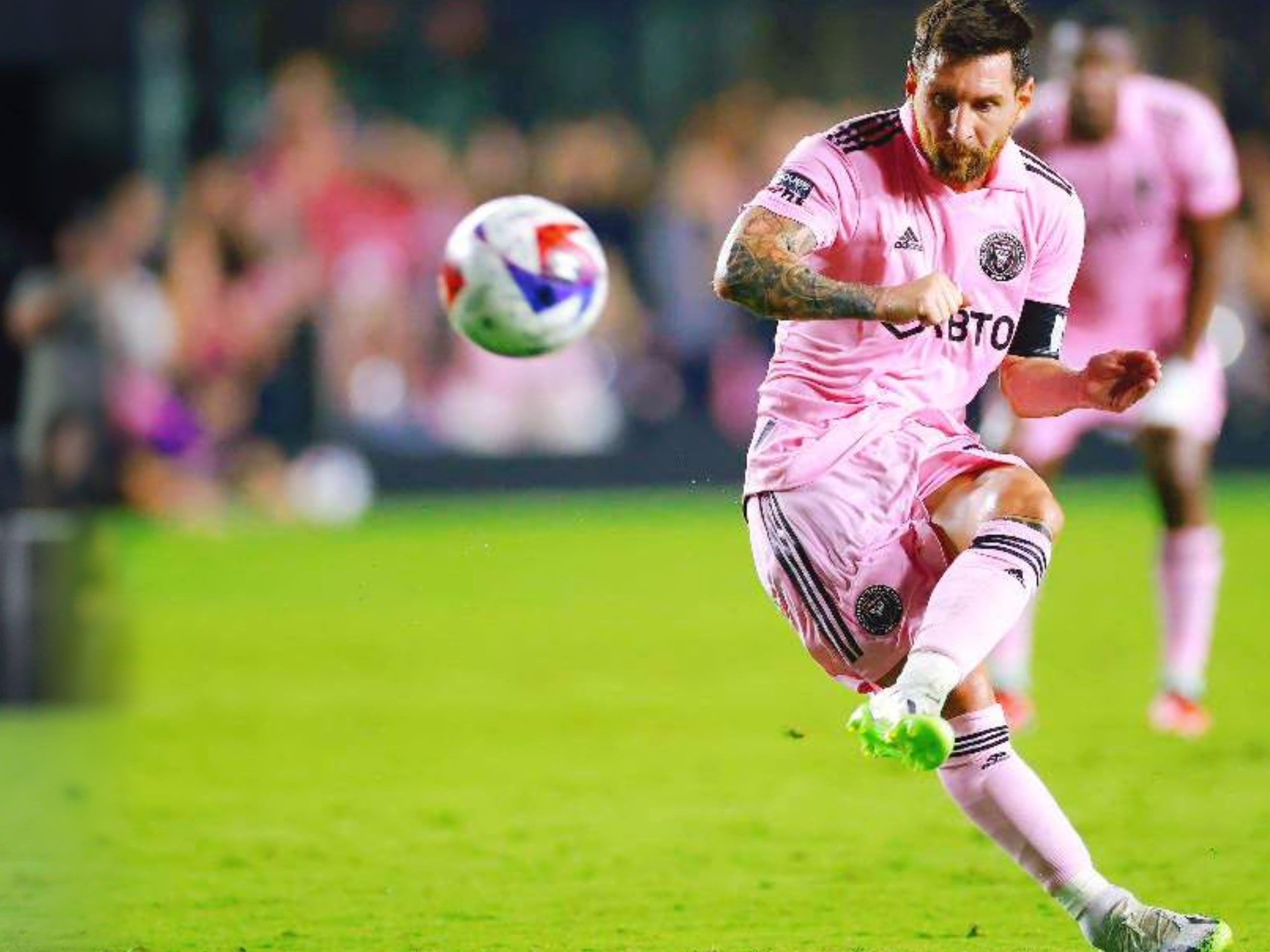 本世纪五大联赛参与百球最快TOP10：C罗70场第1，苏牙71场第2（本世纪五大联赛最快参与百球TOP10：C罗70场领跑，苏亚雷斯71场次席）