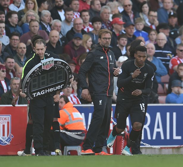 拉波尔塔的圣诞轻松时刻：巴萨主席的亲民魅力与未来布局