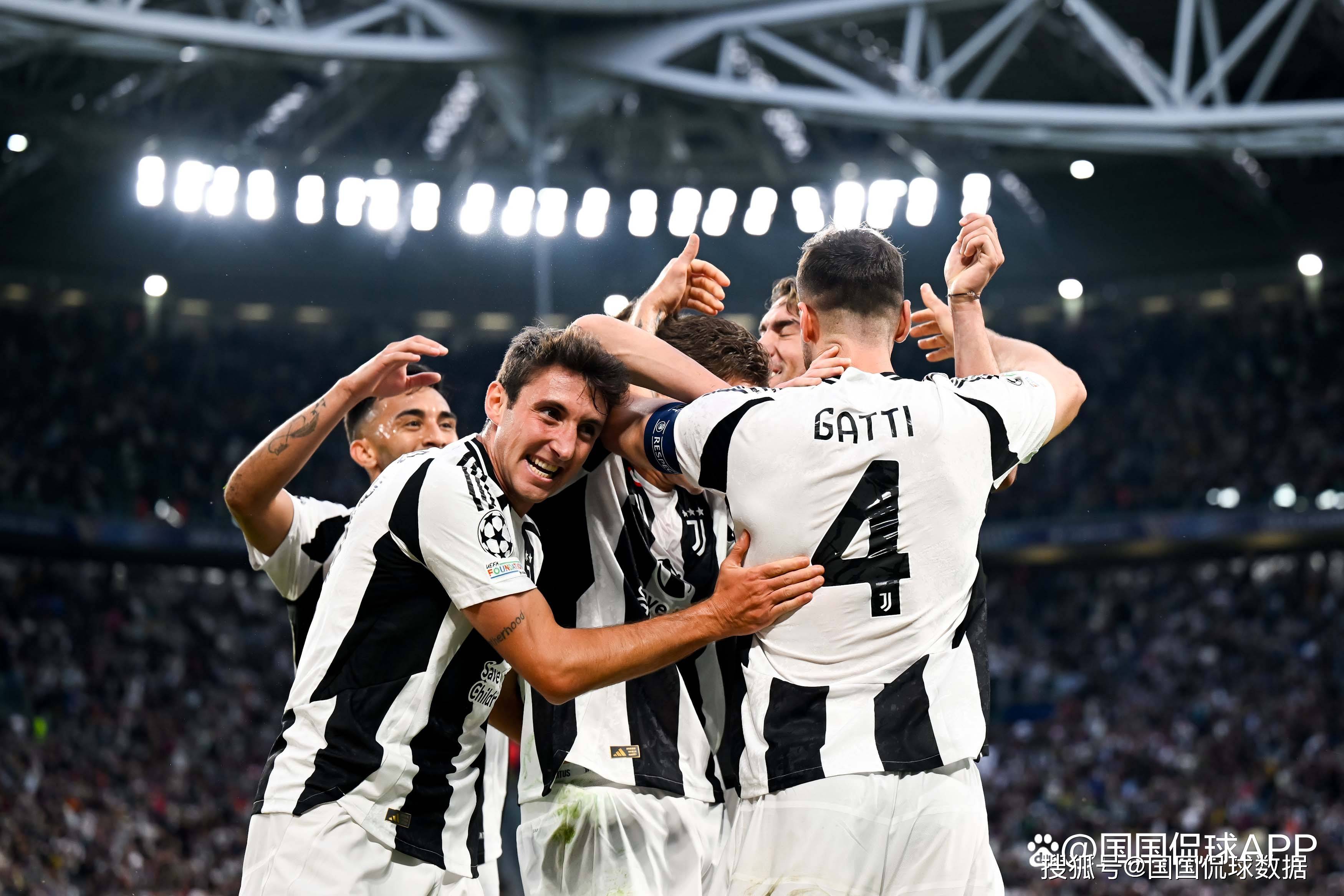 眼眶塌陷！赵鸿刚拳击生涯或终结，转型还是再战成艰难抉择（眼眶重伤，赵鸿刚拳击生涯或告终：转型抑或再战成两难选择）