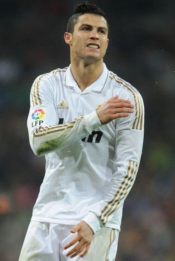 奥格斯堡0-0云达不莱梅，施密德错失良机（奥格斯堡与云达不莱梅0-0收场，施密德挥霍良机）